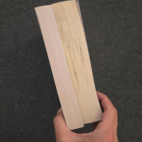 2 Stephen King Paperback Novels - Picture 5 of 5